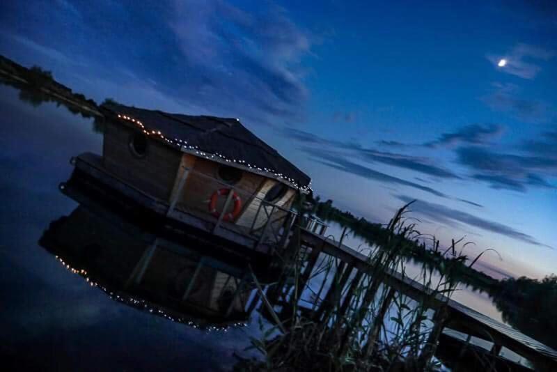 Cabane Flottante Millenium Varanges Exterior photo